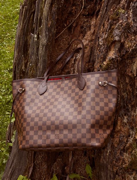 Louis Vuitton 101: The Neverfull .